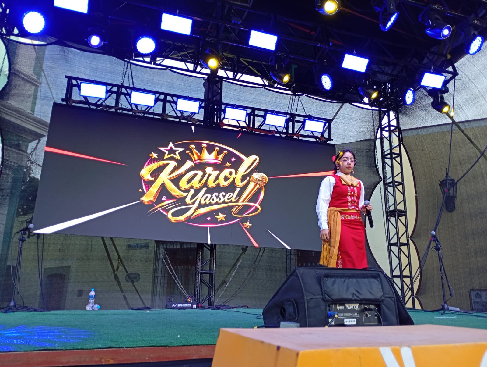 Karol 'La Voz Versátil' lleva su talento al escenario cultural
